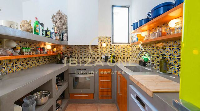 Finca de luxe spacieuse de 2 chambres avec vue sur mer à vendre, Ibiza