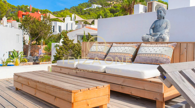 Großzügige Luxus-Finca mit 2 Schlafzimmern und Meerblick zu verkaufen, Ibiza