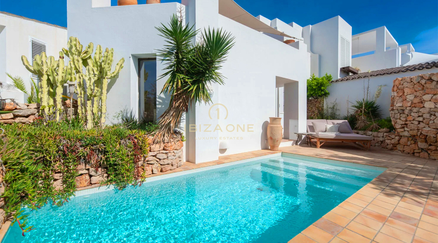Ampia finca di lusso con 2 camere da letto e vista mare in vendita, Ibiza