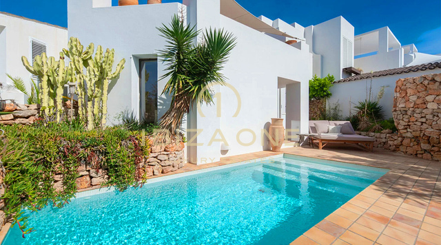 Finca de luxe spacieuse de 2 chambres avec vue sur mer à vendre, Ibiza