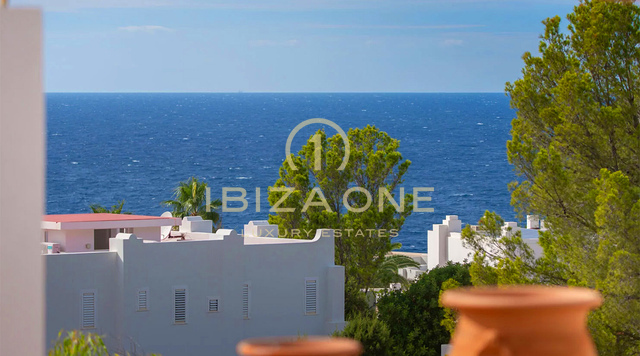 Ampia finca di lusso con 2 camere da letto e vista mare in vendita, Ibiza
