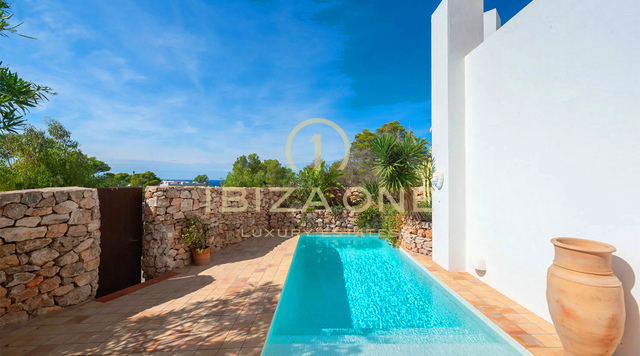Finca de luxe spacieuse de 2 chambres avec vue sur mer à vendre, Ibiza