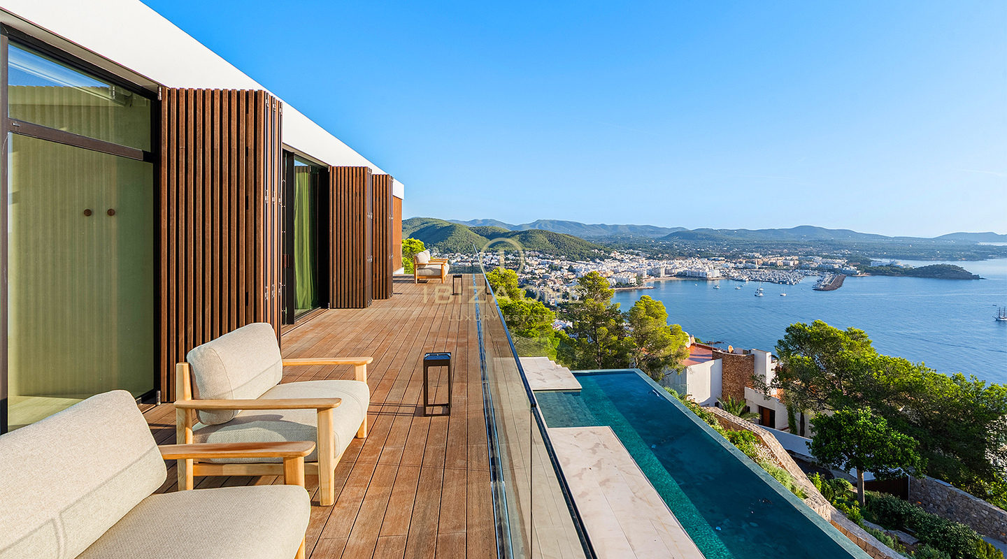 Luxuriöse Villa mit Panoramablick aufs Meer in Cap Martinet, Ibiza, zu verkaufen