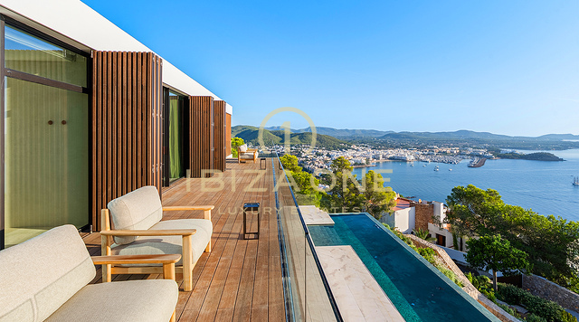 Luxuriöse Villa mit Panoramablick aufs Meer in Cap Martinet, Ibiza, zu verkaufen