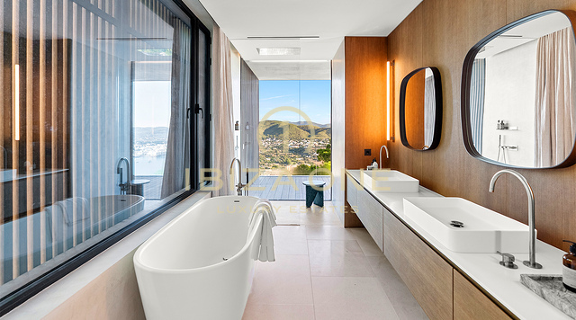 Luxe villa met panoramisch uitzicht op zee in Cap Martinet te koop, Ibiza