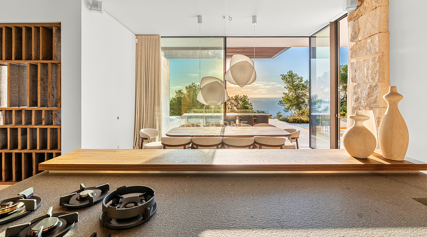 Luxe villa met panoramisch uitzicht op zee in Cap Martinet te koop, Ibiza