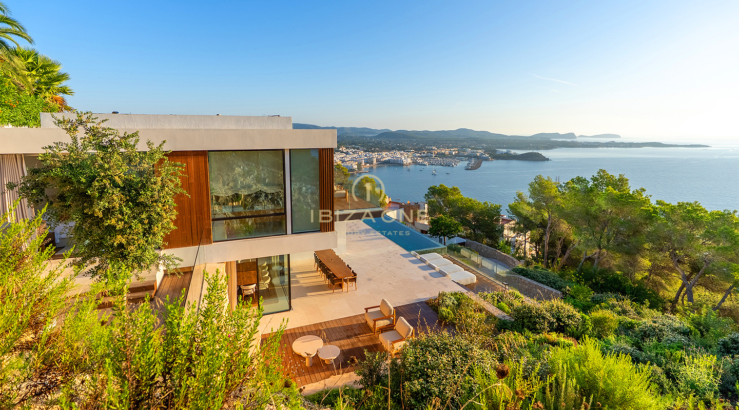 Luxuriöse Villa mit Panoramablick aufs Meer in Cap Martinet, Ibiza, zu verkaufen