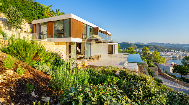 Luxuriöse Villa mit Panoramablick aufs Meer in Cap Martinet, Ibiza, zu verkaufen