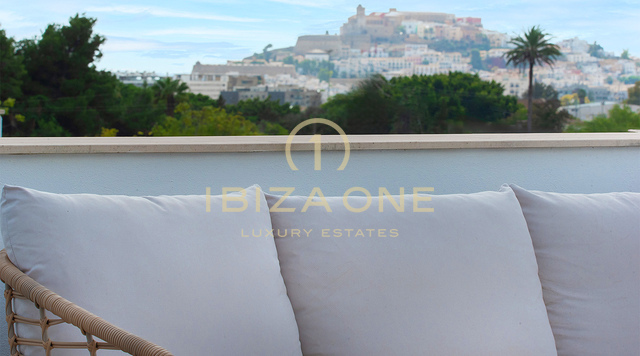 Moderna casa a schiera di lusso con terrazza panoramica e vista su Dalt Vila - In vendita a Jesús, Ibiza