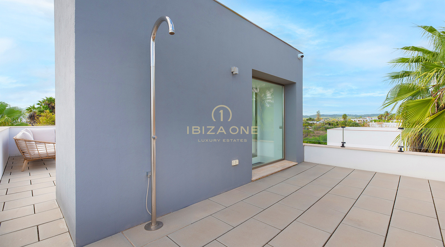 Moderne luxe woning met dakterras en uitzicht op Dalt Vila – Te koop in Jesús, Ibiza