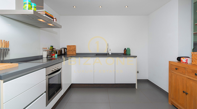 Moderna casa a schiera di lusso con terrazza panoramica e vista su Dalt Vila - In vendita a Jesús, Ibiza