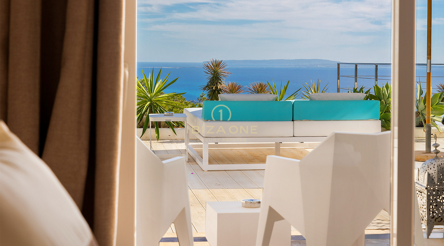 Moderne Luxusvilla in Es Cubells mit atemberaubendem Meerblick auf Porroig, Cala Jondal und Formentera – zu vermieten auf Ibiza