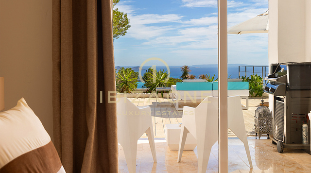 Moderne Luxusvilla in Es Cubells mit atemberaubendem Meerblick auf Porroig, Cala Jondal und Formentera – zu vermieten auf Ibiza