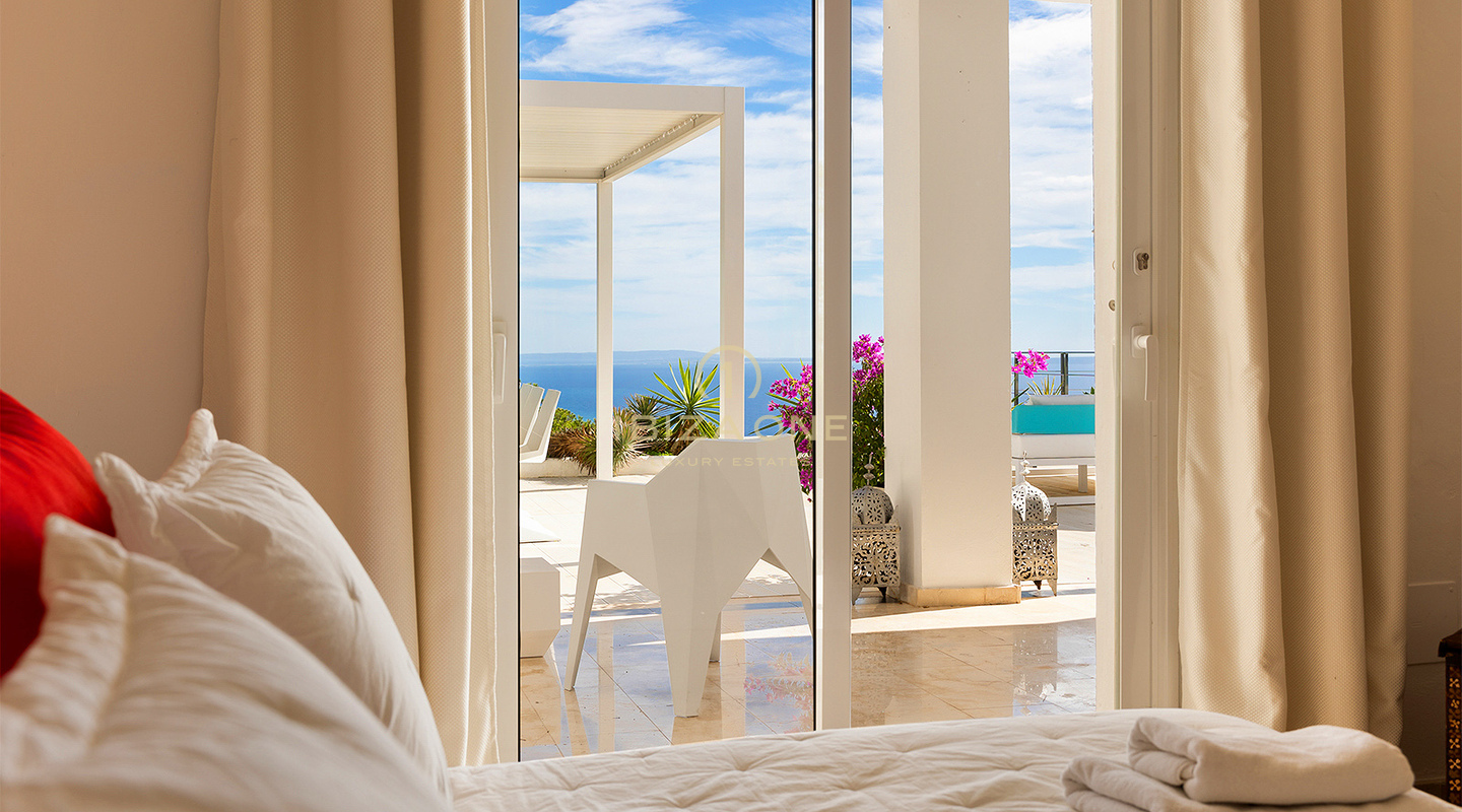 Moderne Luxusvilla in Es Cubells mit atemberaubendem Meerblick auf Porroig, Cala Jondal und Formentera – zu vermieten auf Ibiza