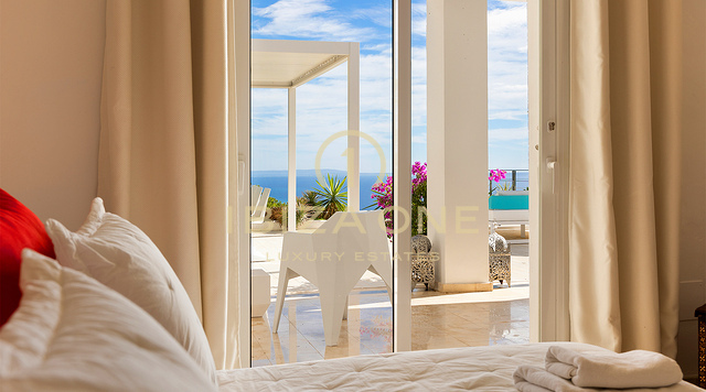 Moderne Luxusvilla in Es Cubells mit atemberaubendem Meerblick auf Porroig, Cala Jondal und Formentera – zu vermieten auf Ibiza