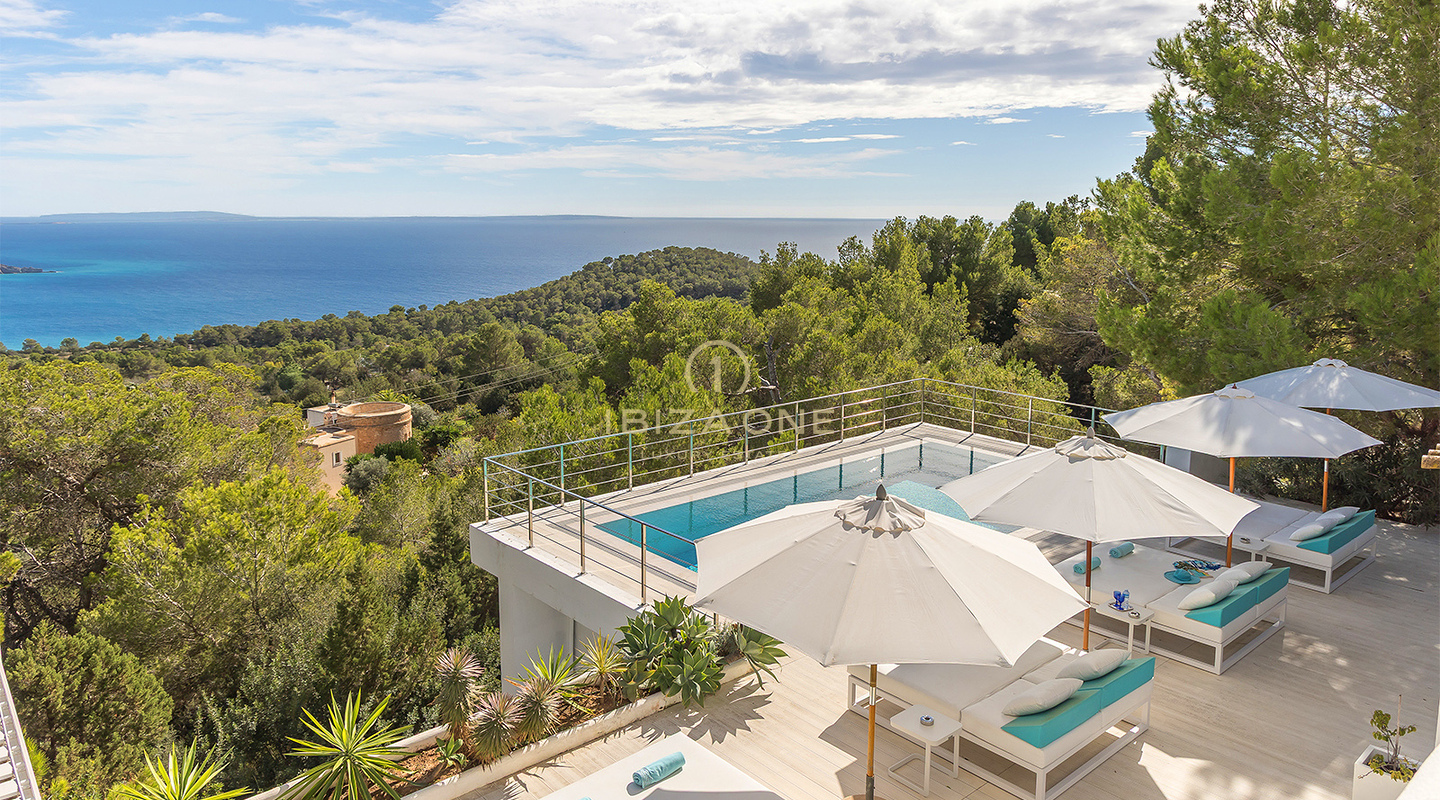 Moderne Luxusvilla in Es Cubells mit atemberaubendem Meerblick auf Porroig, Cala Jondal und Formentera – zu vermieten auf Ibiza