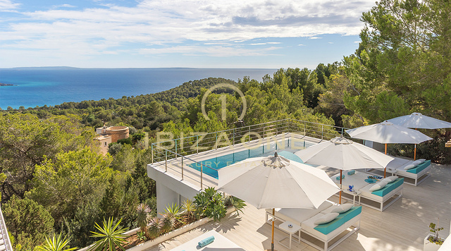 Moderne Luxusvilla in Es Cubells mit atemberaubendem Meerblick auf Porroig, Cala Jondal und Formentera – zu vermieten auf Ibiza