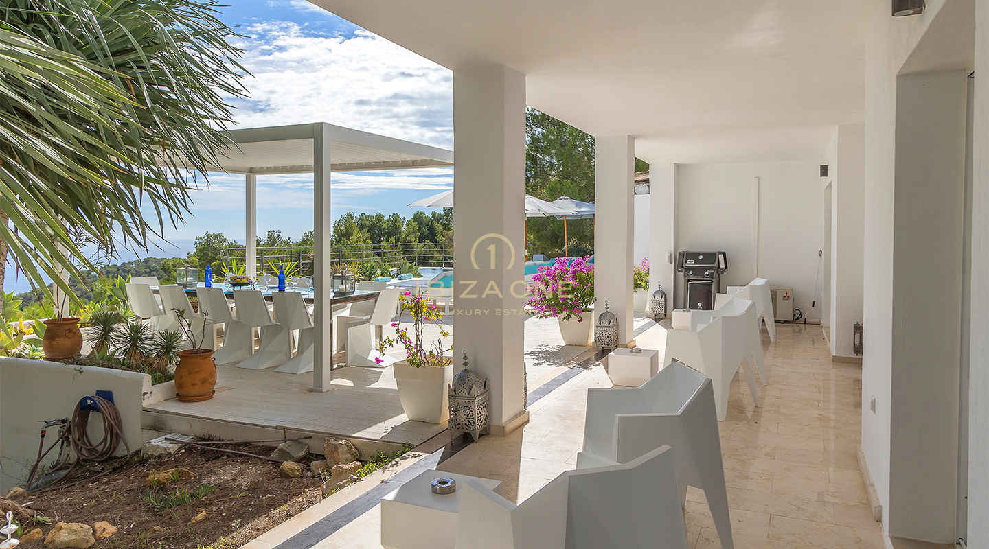 Moderne Luxusvilla in Es Cubells mit atemberaubendem Meerblick auf Porroig, Cala Jondal und Formentera – zu vermieten auf Ibiza