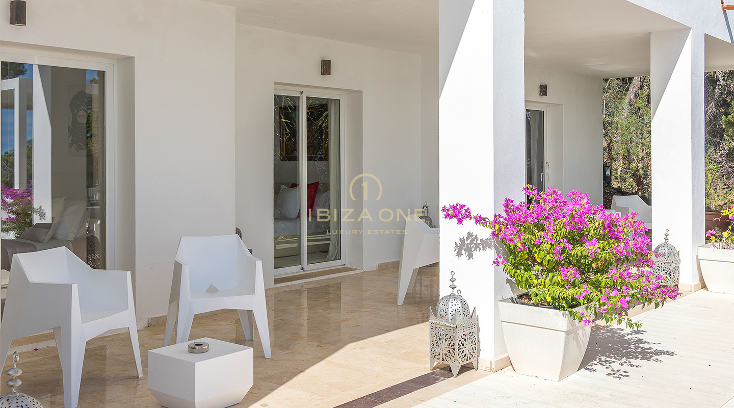 Moderne Luxusvilla in Es Cubells mit atemberaubendem Meerblick auf Porroig, Cala Jondal und Formentera – zu vermieten auf Ibiza