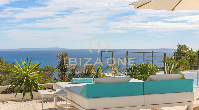 Moderne Luxusvilla in Es Cubells mit atemberaubendem Meerblick auf Porroig, Cala Jondal und Formentera – zu vermieten auf Ibiza