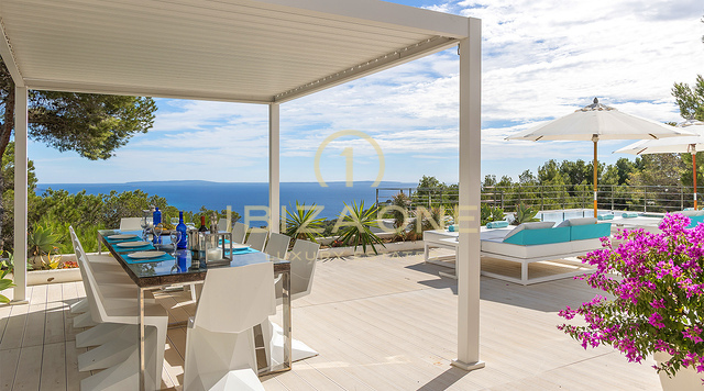 Moderne Luxusvilla in Es Cubells mit atemberaubendem Meerblick auf Porroig, Cala Jondal und Formentera – zu vermieten auf Ibiza
