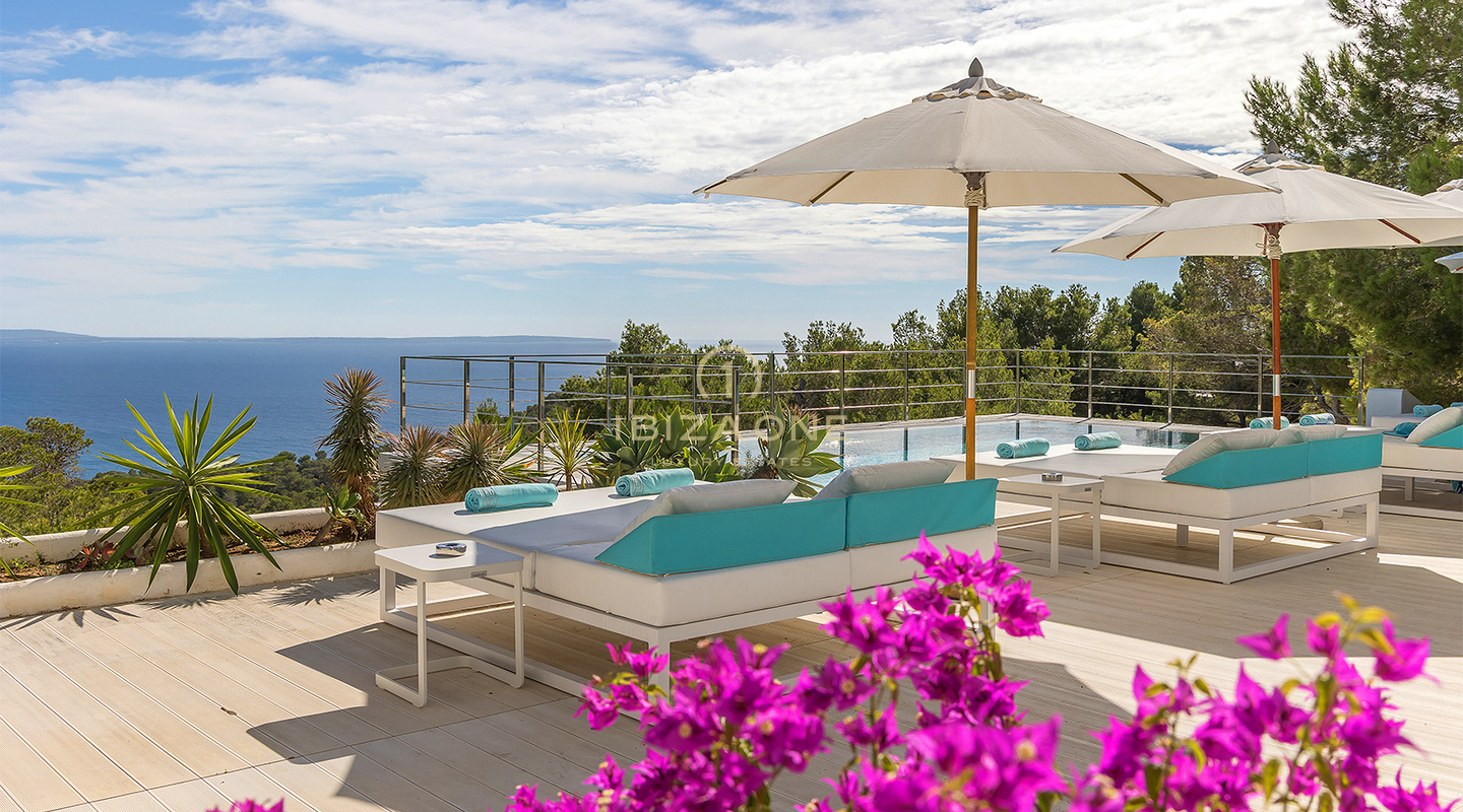 Moderne Luxusvilla in Es Cubells mit atemberaubendem Meerblick auf Porroig, Cala Jondal und Formentera – zu vermieten auf Ibiza