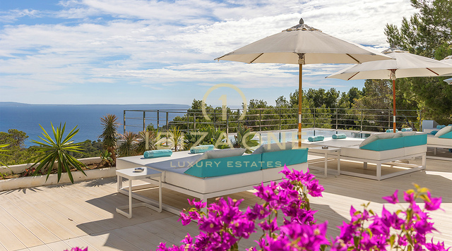 Moderne Luxusvilla in Es Cubells mit atemberaubendem Meerblick auf Porroig, Cala Jondal und Formentera – zu vermieten auf Ibiza