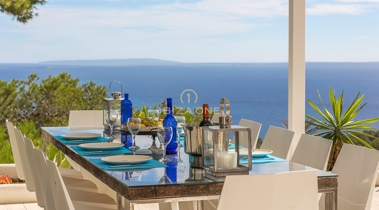 Moderna villa de lujo en Es Cubells con excepcionales vistas al mar, a Porroig, Cala Jondal y Formentera – Alquiler, Ibiza
