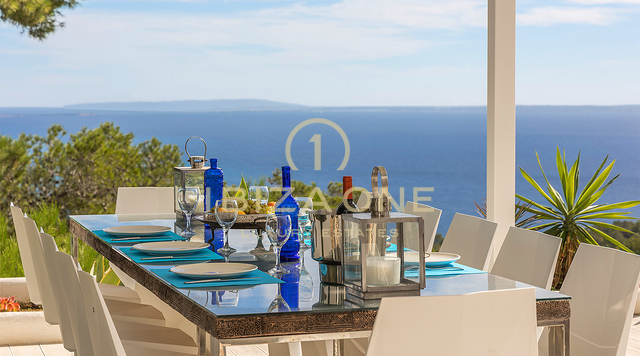 Moderne Luxusvilla in Es Cubells mit atemberaubendem Meerblick auf Porroig, Cala Jondal und Formentera – zu vermieten auf Ibiza