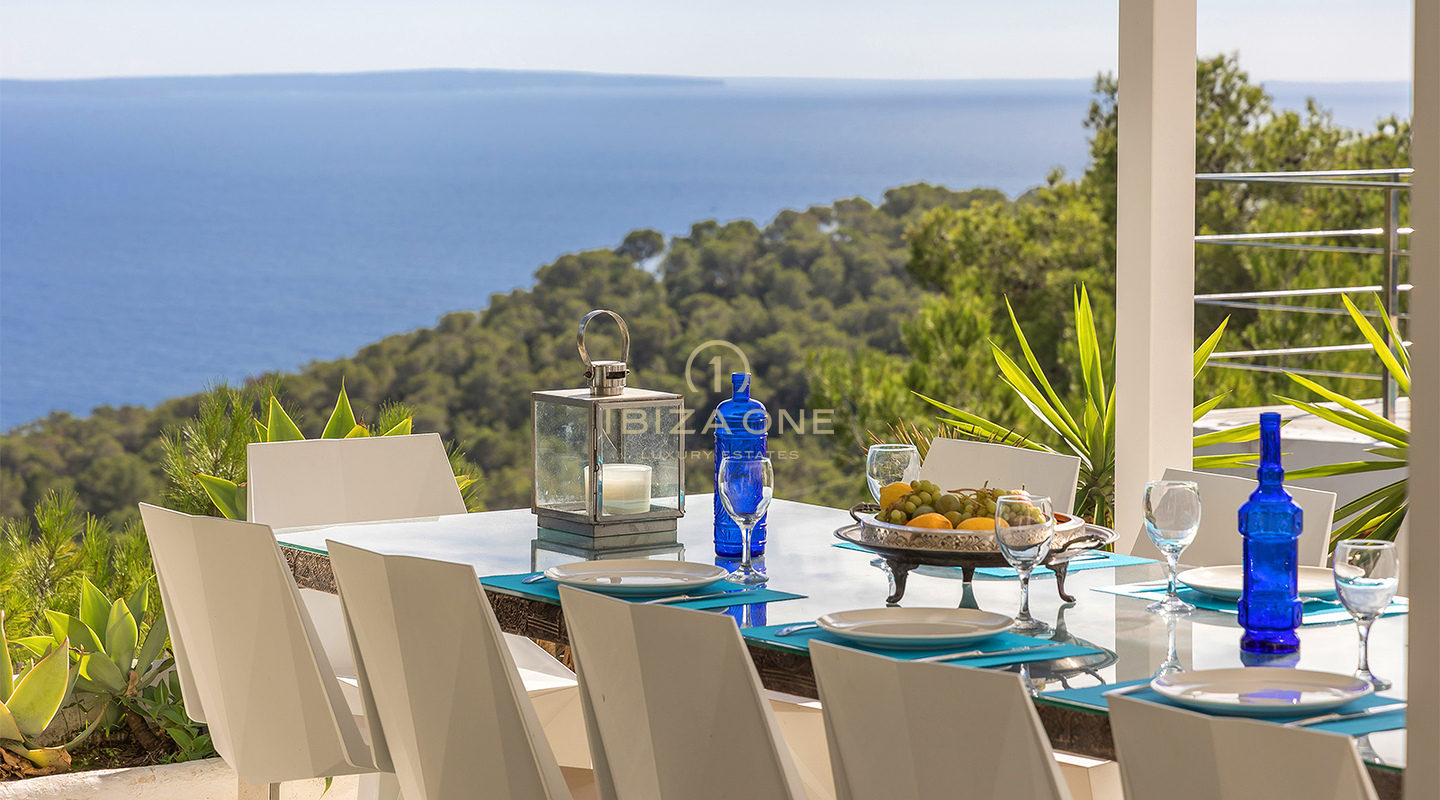 Moderne Luxusvilla in Es Cubells mit atemberaubendem Meerblick auf Porroig, Cala Jondal und Formentera – zu vermieten auf Ibiza