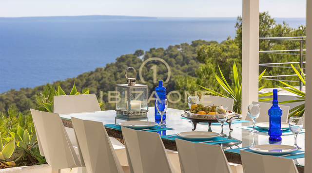 Moderne Luxusvilla in Es Cubells mit atemberaubendem Meerblick auf Porroig, Cala Jondal und Formentera – zu vermieten auf Ibiza