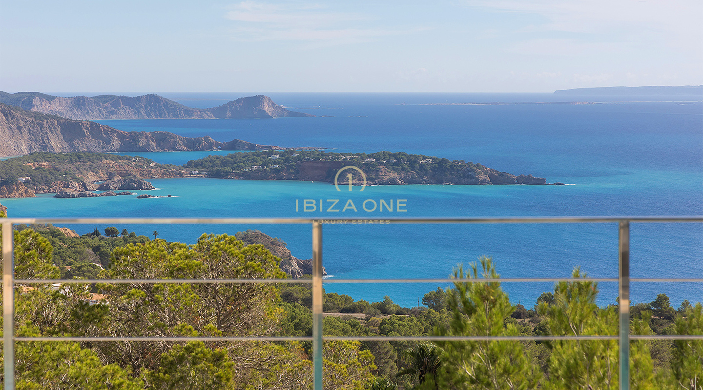 Moderne Luxusvilla in Es Cubells mit atemberaubendem Meerblick auf Porroig, Cala Jondal und Formentera – zu vermieten auf Ibiza