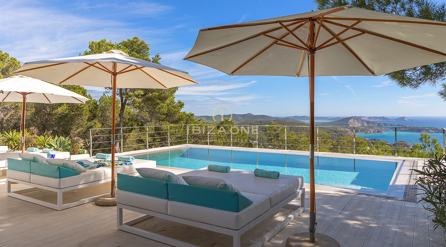 Moderna villa de lujo en Es Cubells con excepcionales vistas al mar, a Porroig, Cala Jondal y Formentera – Alquiler, Ibiza