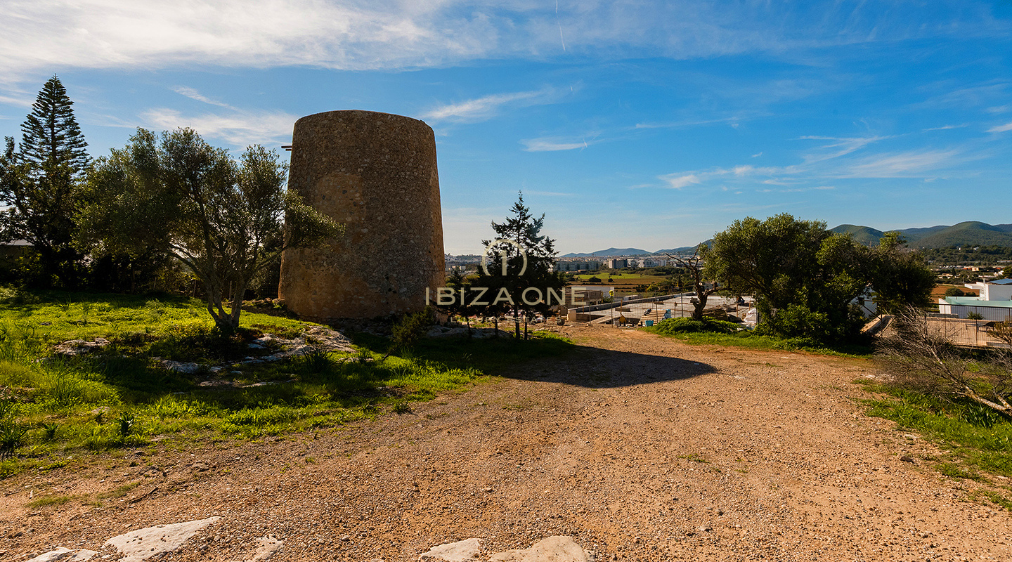 Moderna casa adosada de lujo cerca de la playa de Talamanca, NOBU y los puertos deportivos de Ibiza en venta en Ses Torres, Ibiza