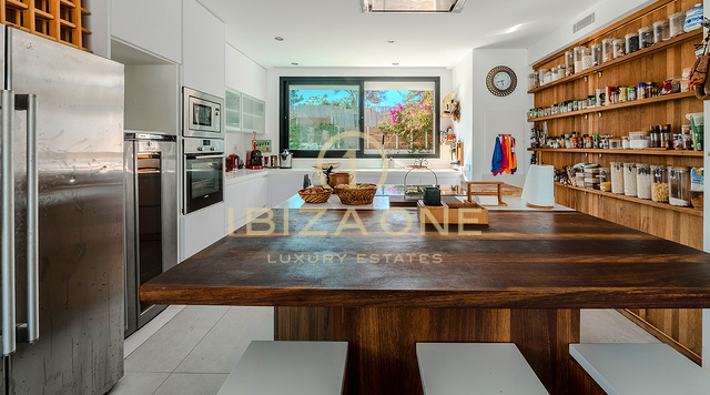 Moderna casa a schiera di lusso vicino alla spiaggia di Talamanca, NOBU e ai porti turistici di Ibiza in vendita a Ses Torres, Ibiza