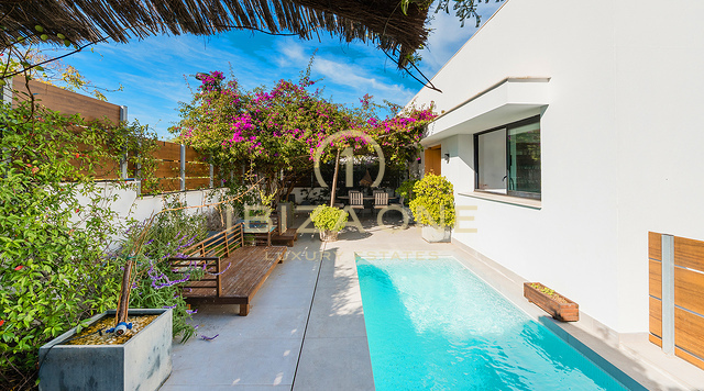 Moderna casa a schiera di lusso vicino alla spiaggia di Talamanca, NOBU e ai porti turistici di Ibiza in vendita a Ses Torres, Ibiza