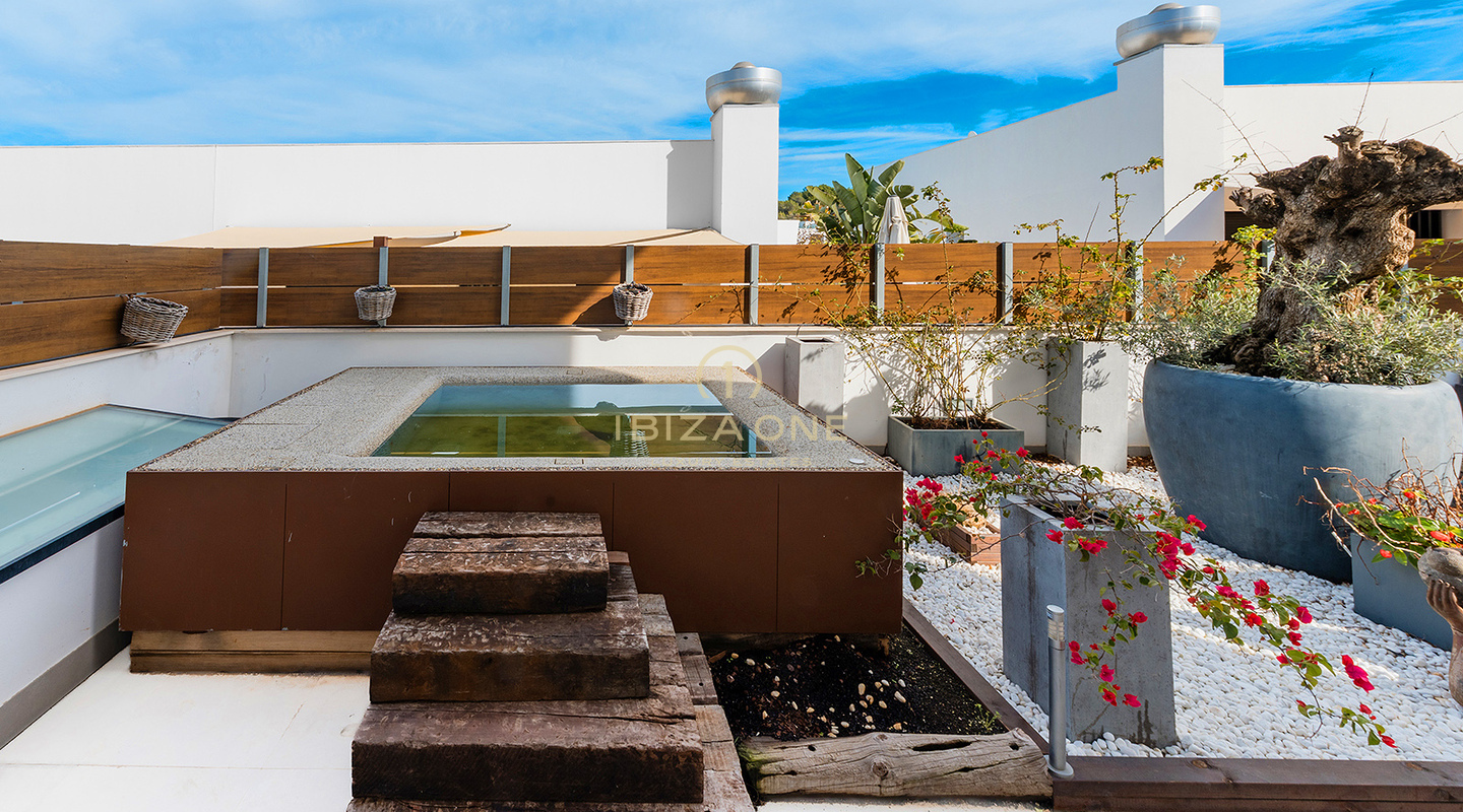 Moderna casa a schiera di lusso vicino alla spiaggia di Talamanca, NOBU e ai porti turistici di Ibiza in vendita a Ses Torres, Ibiza
