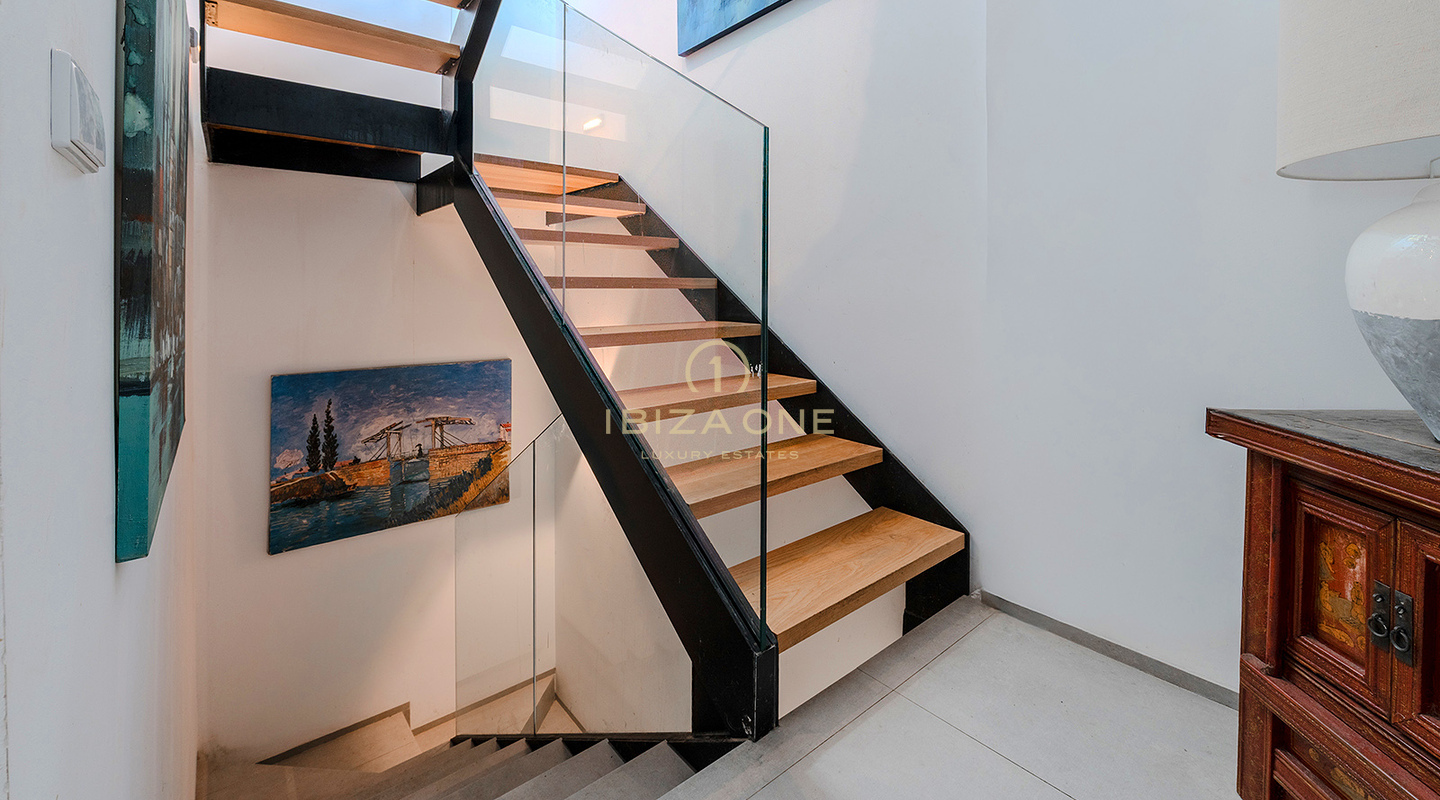 Moderna casa adosada de lujo cerca de la playa de Talamanca, NOBU y los puertos deportivos de Ibiza en venta en Ses Torres, Ibiza