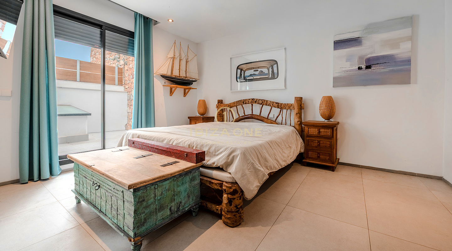 Moderna casa adosada de lujo cerca de la playa de Talamanca, NOBU y los puertos deportivos de Ibiza en venta en Ses Torres, Ibiza