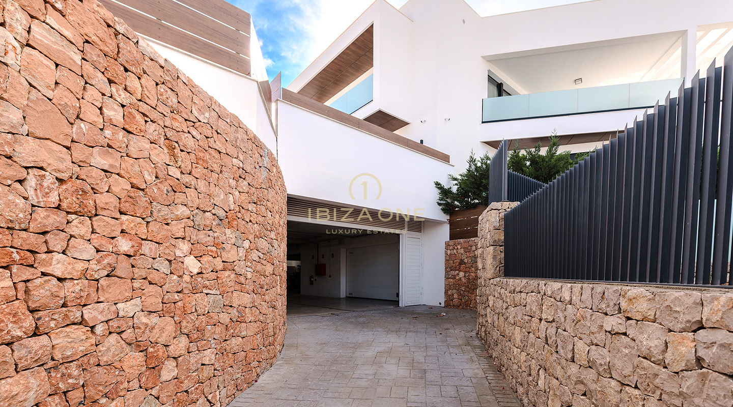 Modernes Luxus-Stadthaus in der Nähe des Strandes von Talamanca, des NOBU und der Yachthäfen von Ibiza zu verkaufen in Ses Torres, Ibiza