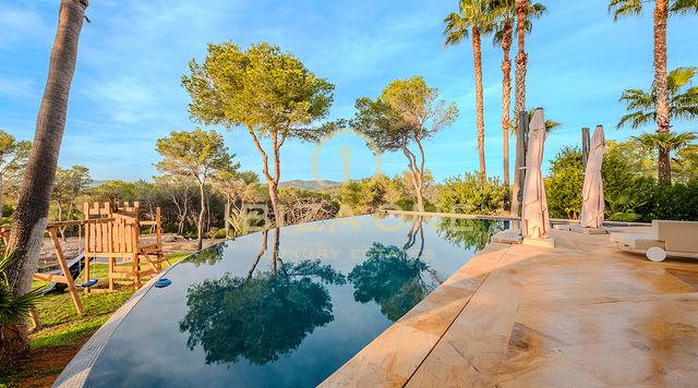 Straordinaria tenuta di lusso con vista panoramica sul tramonto e privacy assoluta vicino ai porti turistici di Ibiza - In vendita, Ibiza
