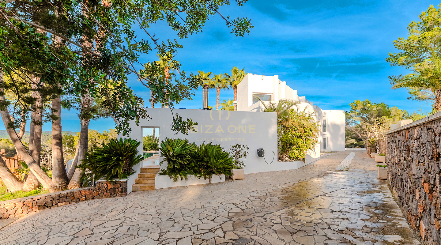 Außergewöhnliches Luxusanwesen mit Panoramablick auf den Sonnenuntergang und absoluter Privatsphäre in der Nähe der Yachthäfen von Ibiza – Zu verkaufen auf Ibiza