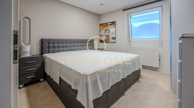 Extraordinaria finca de lujo con vistas panorámicas al atardecer y total privacidad cerca de los puertos deportivos de Ibiza – En venta, Ibiza