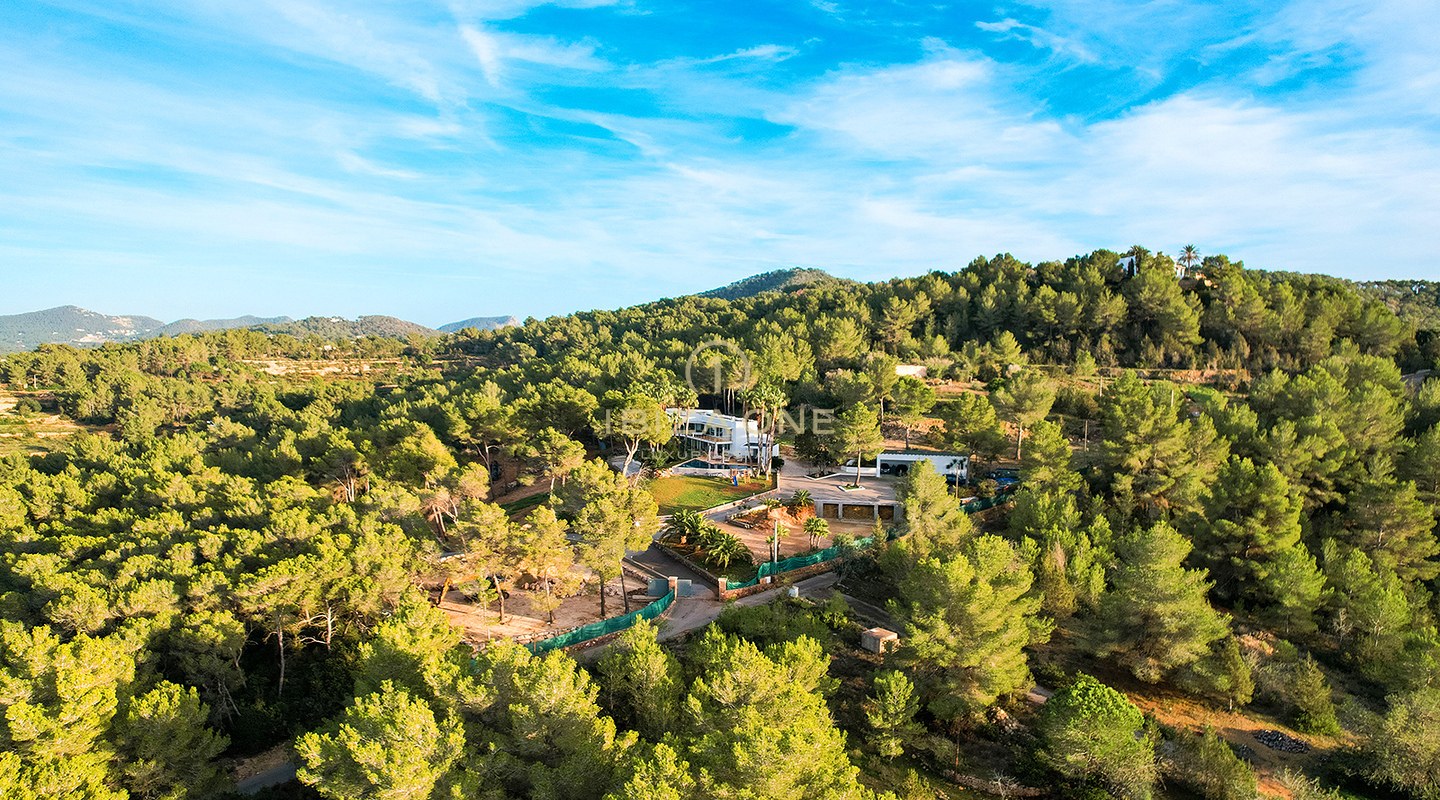 Außergewöhnliches Luxusanwesen mit Panoramablick auf den Sonnenuntergang und absoluter Privatsphäre in der Nähe der Yachthäfen von Ibiza – Zu verkaufen auf Ibiza
