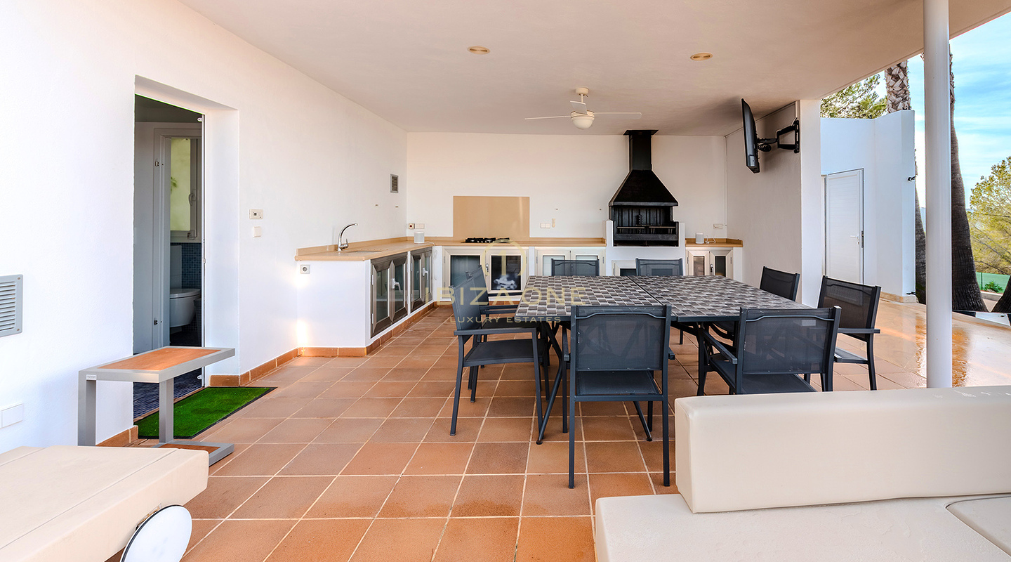 Außergewöhnliches Luxusanwesen mit Panoramablick auf den Sonnenuntergang und absoluter Privatsphäre in der Nähe der Yachthäfen von Ibiza – Zu verkaufen auf Ibiza