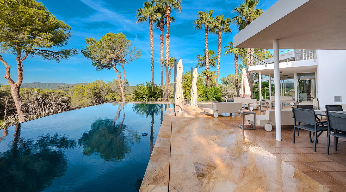 Straordinaria tenuta di lusso con vista panoramica sul tramonto e privacy assoluta vicino ai porti turistici di Ibiza - In vendita, Ibiza