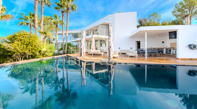 Straordinaria tenuta di lusso con vista panoramica sul tramonto e privacy assoluta vicino ai porti turistici di Ibiza - In vendita, Ibiza