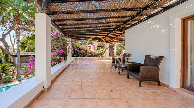 Esclusiva villa di lusso in prima fila sul mare con accesso privato al mare e piattaforma di attracco – In vendita a Porroig, Ibiza