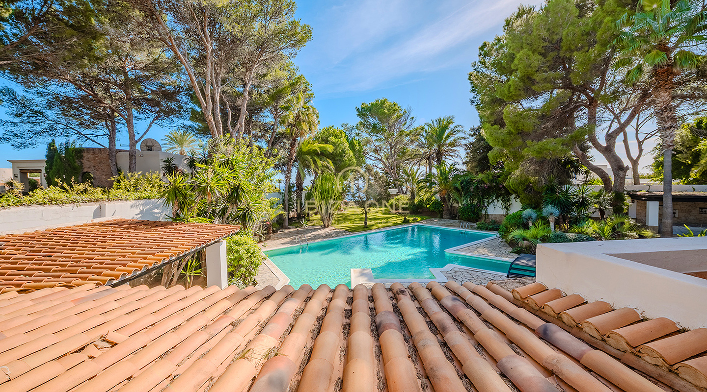 Villa de luxe exclusive en première ligne de mer avec accès privé à la mer et quai privé – À vendre à Porroig, Ibiza