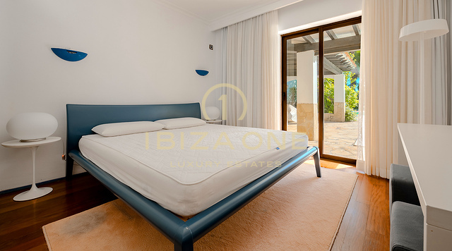Villa de luxe exclusive en première ligne de mer avec accès privé à la mer et quai privé – À vendre à Porroig, Ibiza